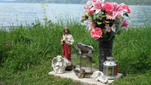 Thoughtful memorial